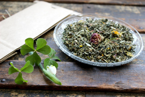 捷思铜茶几——低调优雅的生活品味